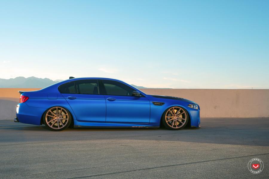 BMW M5 on Vossen Wheels (CG-203) 2017 года  (фото 16 из 24)